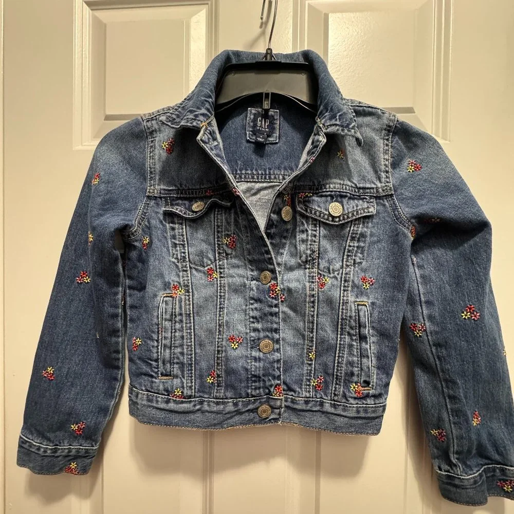Gap size medium blue embroidered floral denim jacket